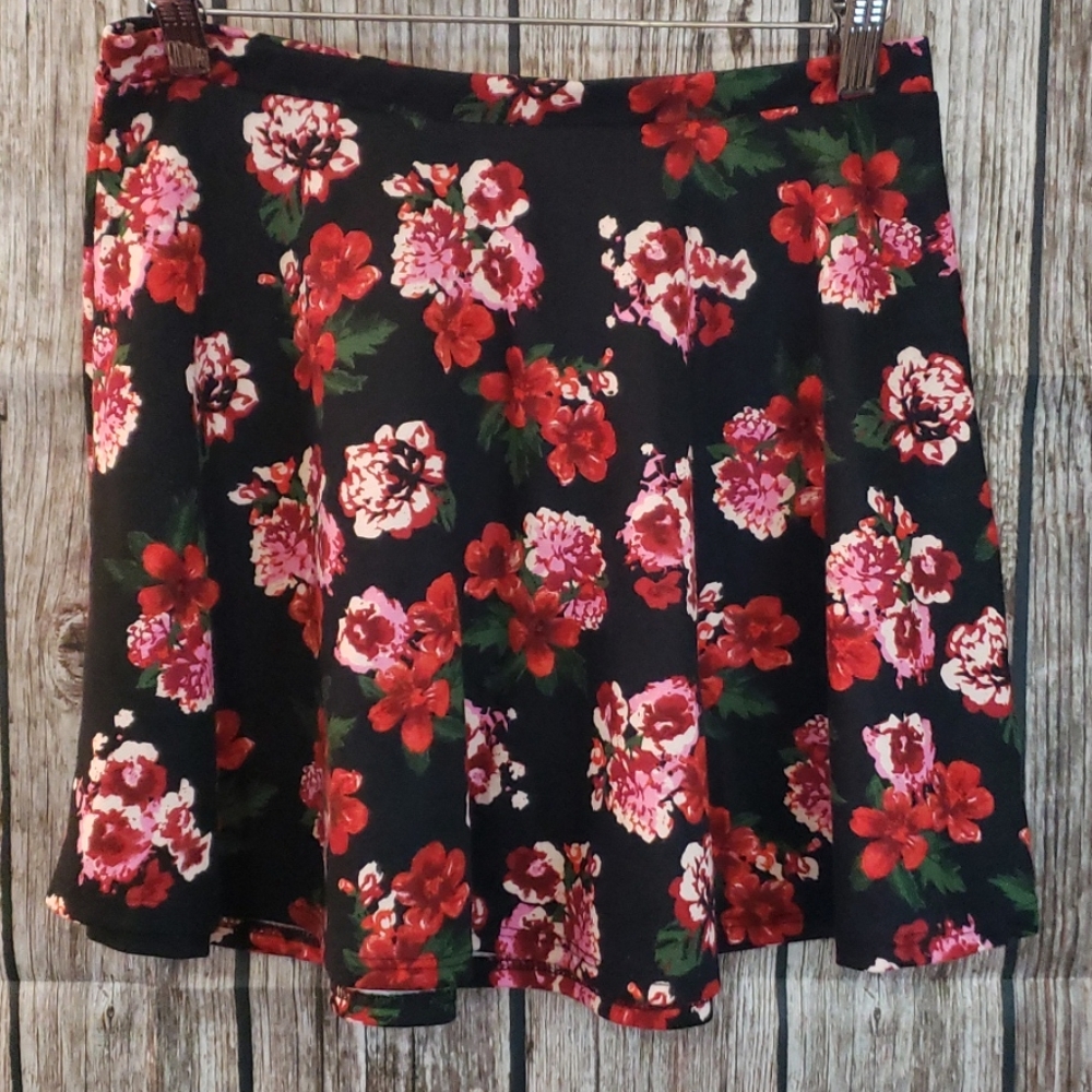 ⭐ Floral skirt